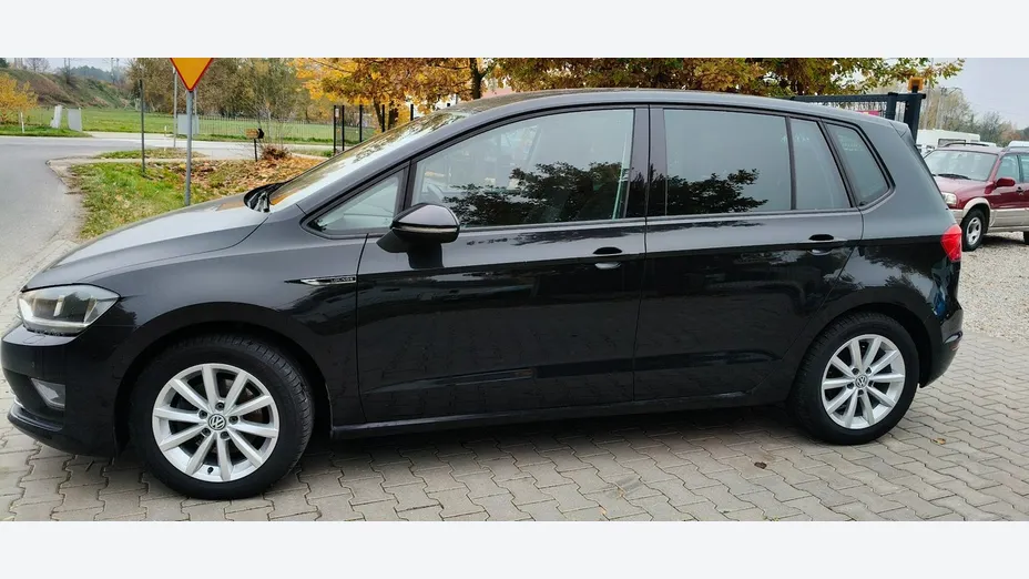 VOLKSWAGEN Golf Sportsvan -