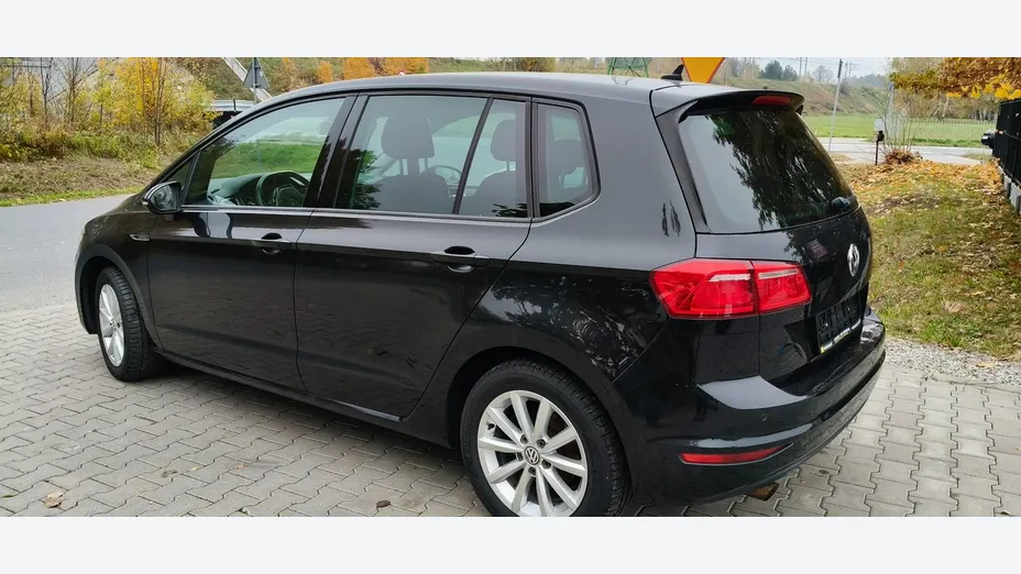 VOLKSWAGEN Golf Sportsvan -