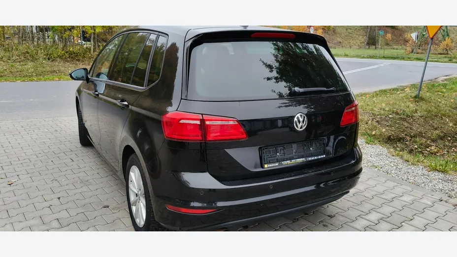 VOLKSWAGEN Golf Sportsvan -