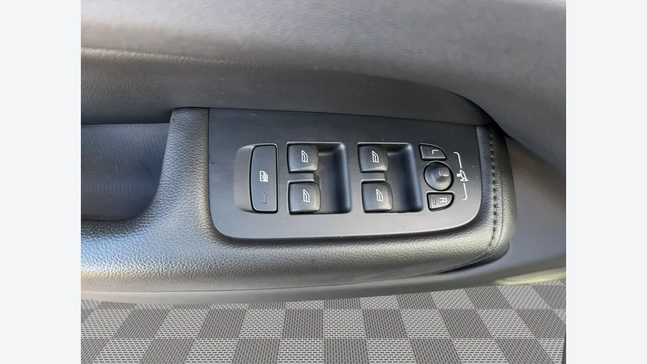 VOLVO XC60 -