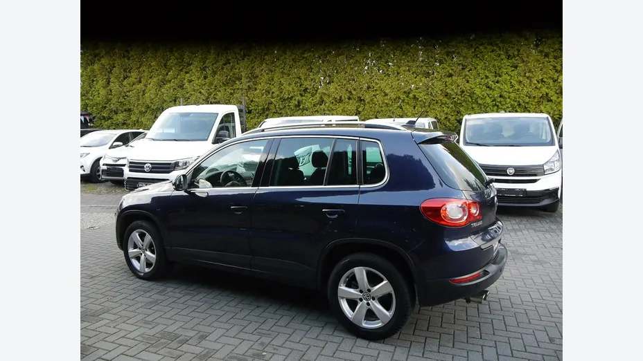 VOLKSWAGEN Tiguan -