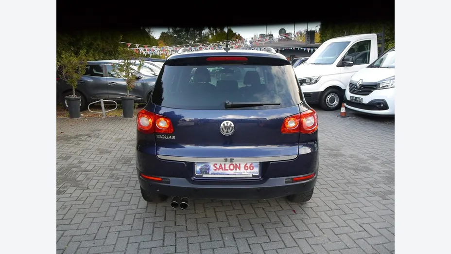 VOLKSWAGEN Tiguan -