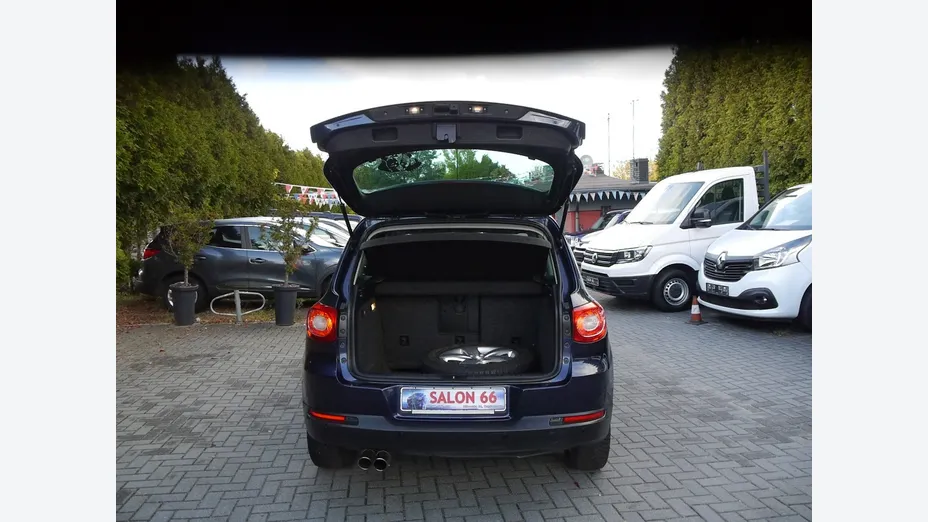 VOLKSWAGEN Tiguan -