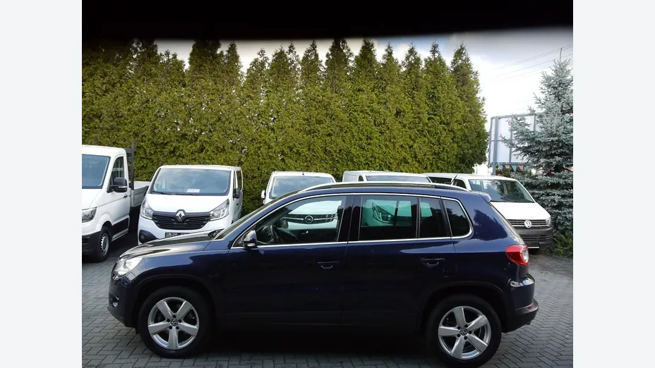 VOLKSWAGEN Tiguan -