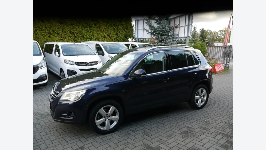 VOLKSWAGEN Tiguan -