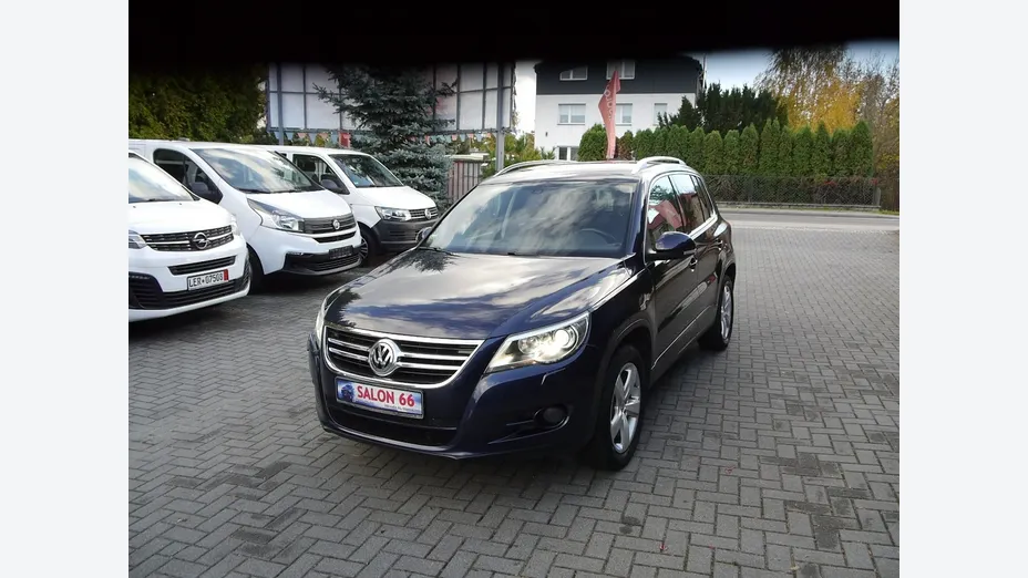 VOLKSWAGEN Tiguan -