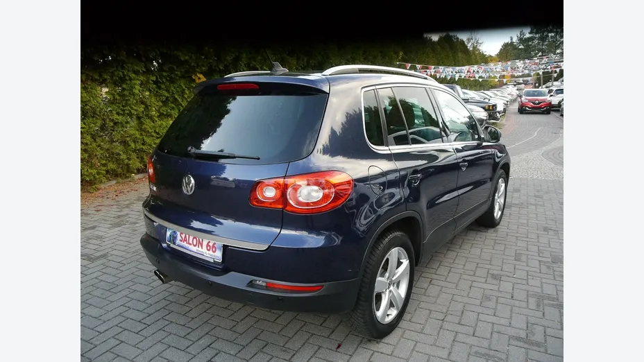 VOLKSWAGEN Tiguan -