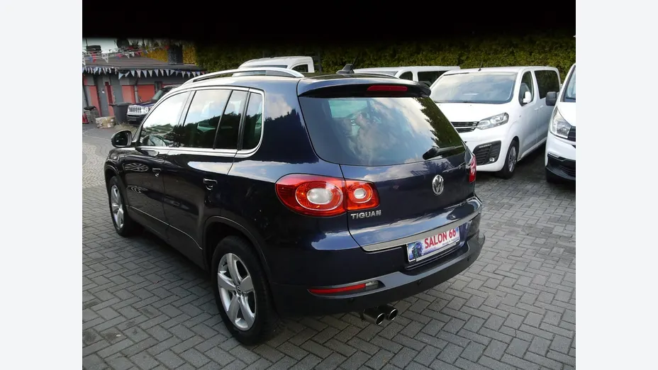 VOLKSWAGEN Tiguan -