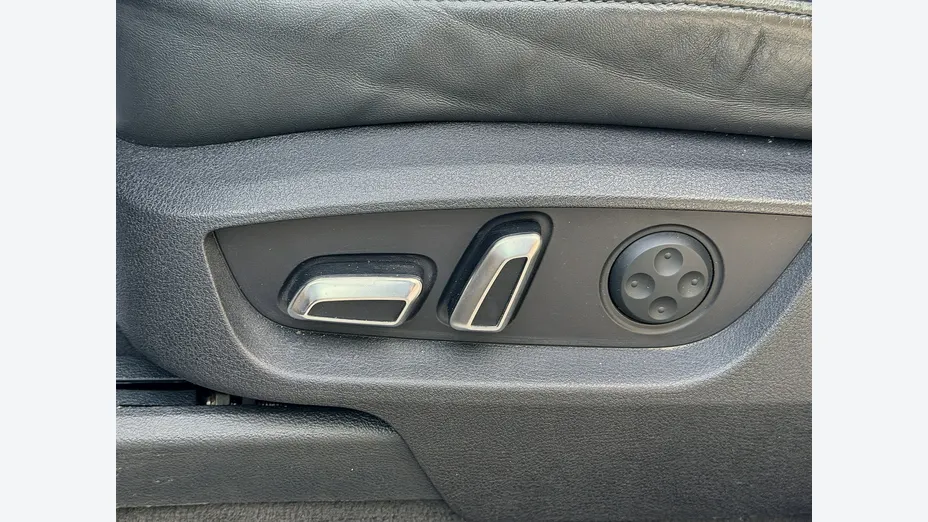 AUDI Q7 -
