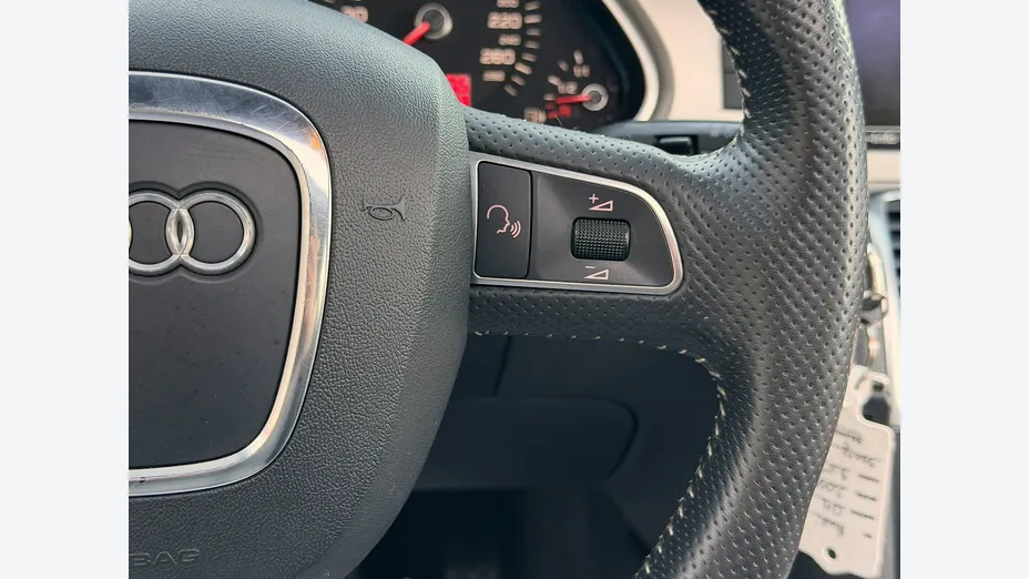 AUDI Q7 -