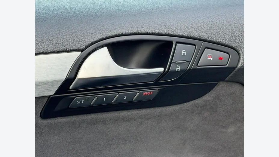 AUDI Q7 -