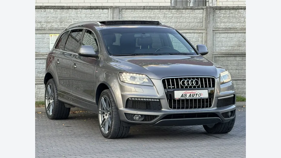 AUDI Q7 -