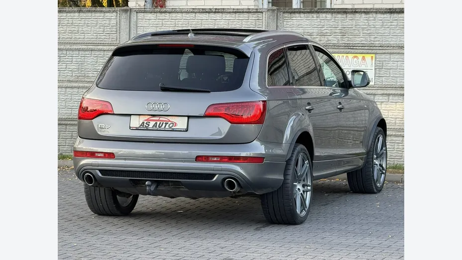 AUDI Q7 -