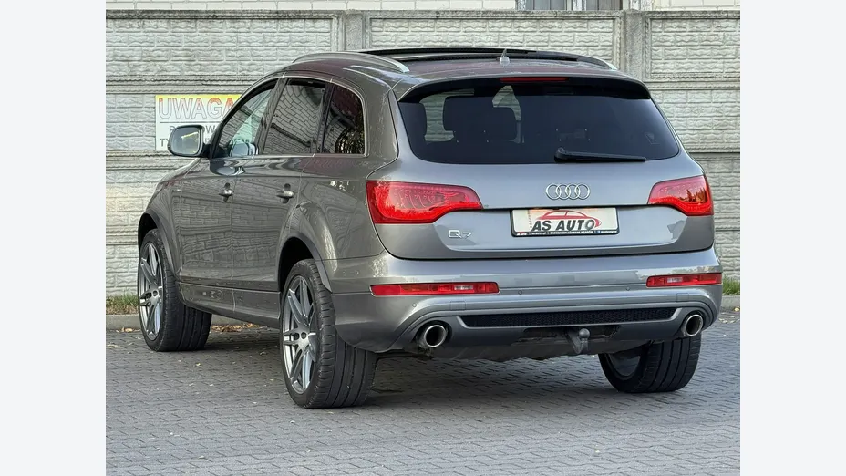 AUDI Q7 -