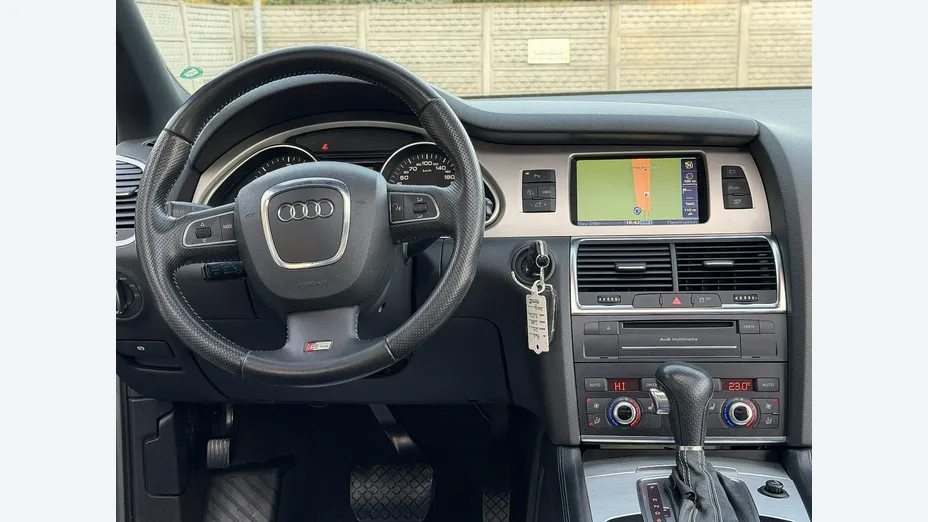 AUDI Q7 -