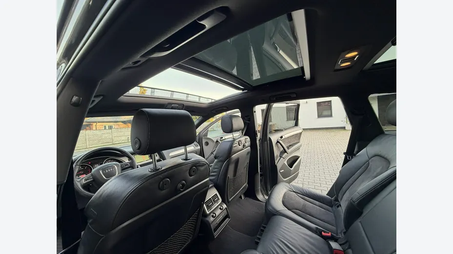 AUDI Q7 -