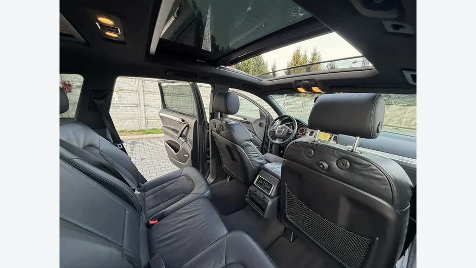 AUDI Q7 -