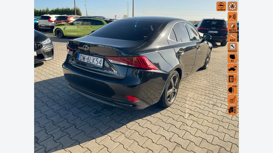 LEXUS IS -