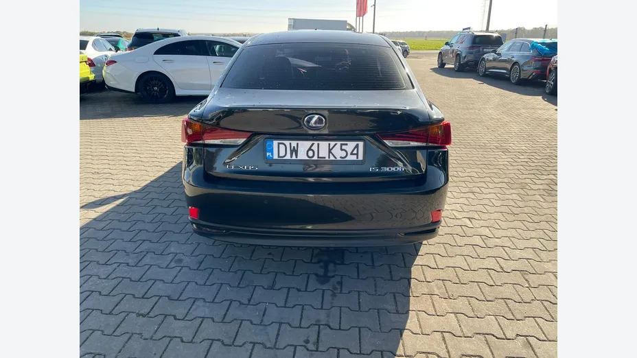 LEXUS IS -