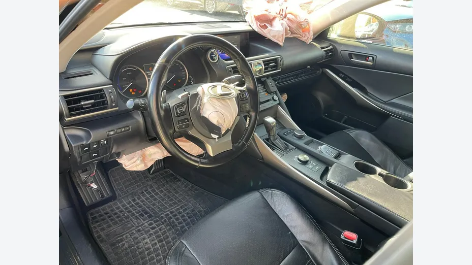 LEXUS IS -