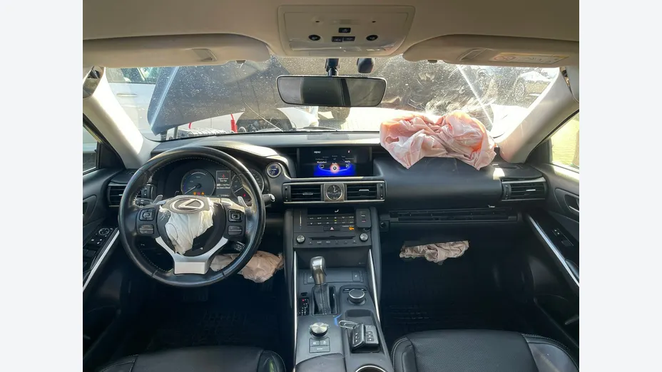LEXUS IS -