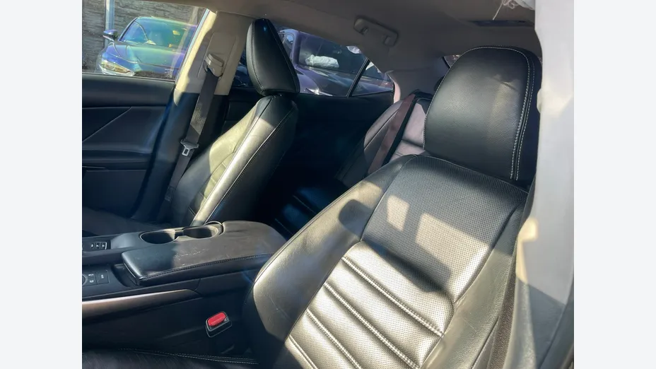LEXUS IS -