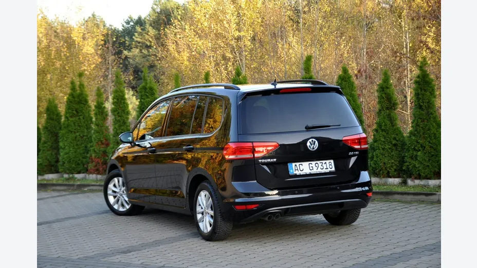 VOLKSWAGEN Touran -