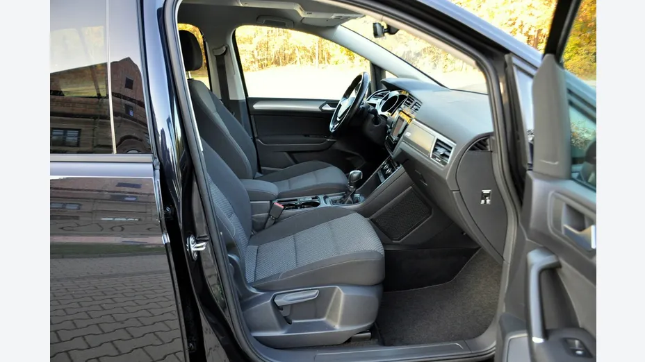 VOLKSWAGEN Touran -