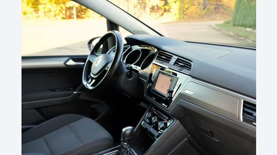VOLKSWAGEN Touran -