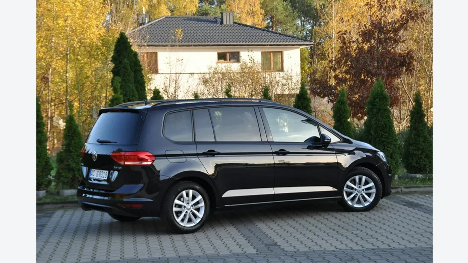 VOLKSWAGEN Touran -