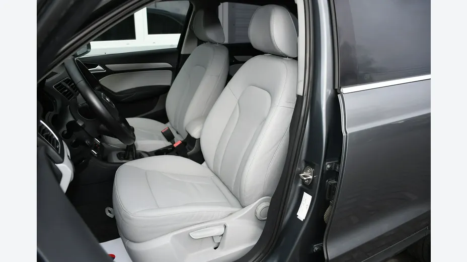 AUDI Q3 -