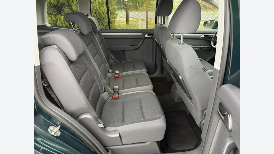 VOLKSWAGEN Touran -