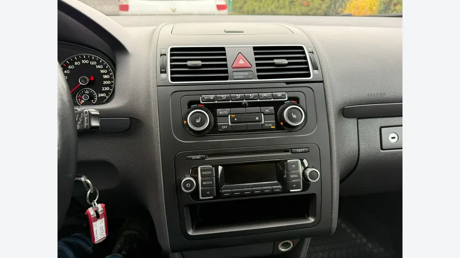 VOLKSWAGEN Touran -