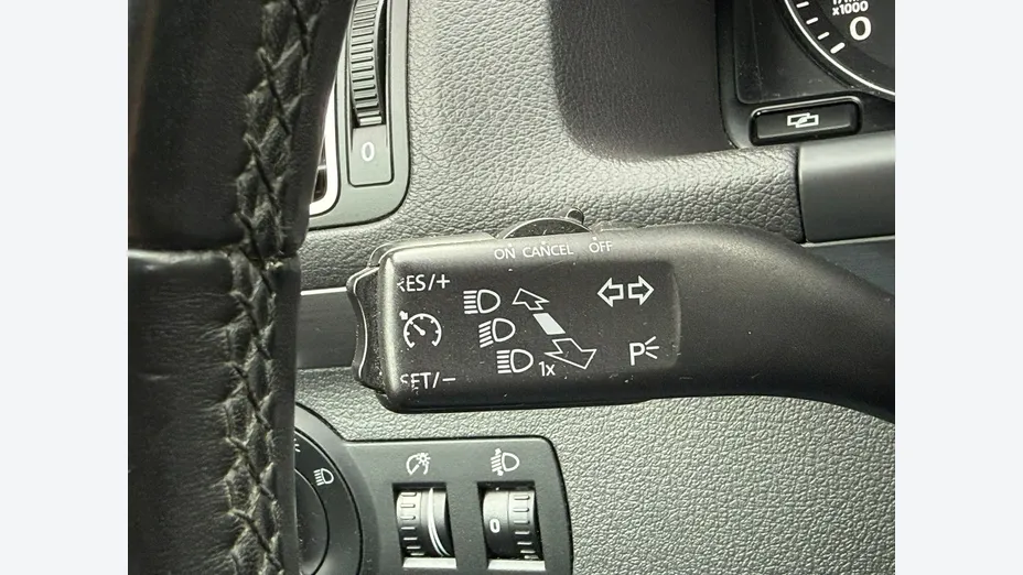 VOLKSWAGEN Touran -