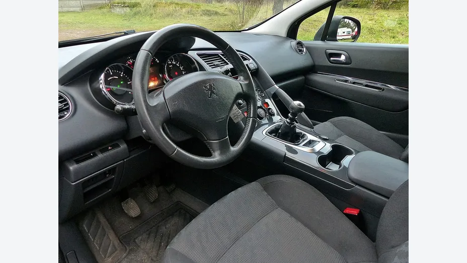 PEUGEOT 3008 -