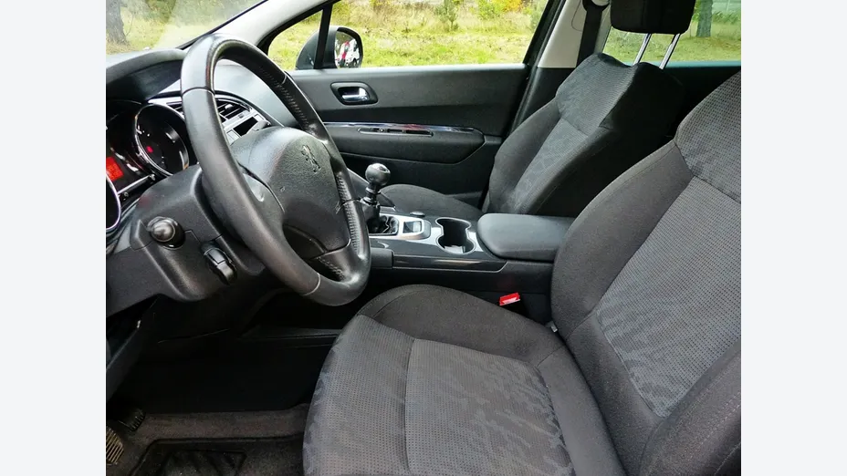 PEUGEOT 3008 -