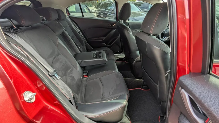MAZDA 3 -