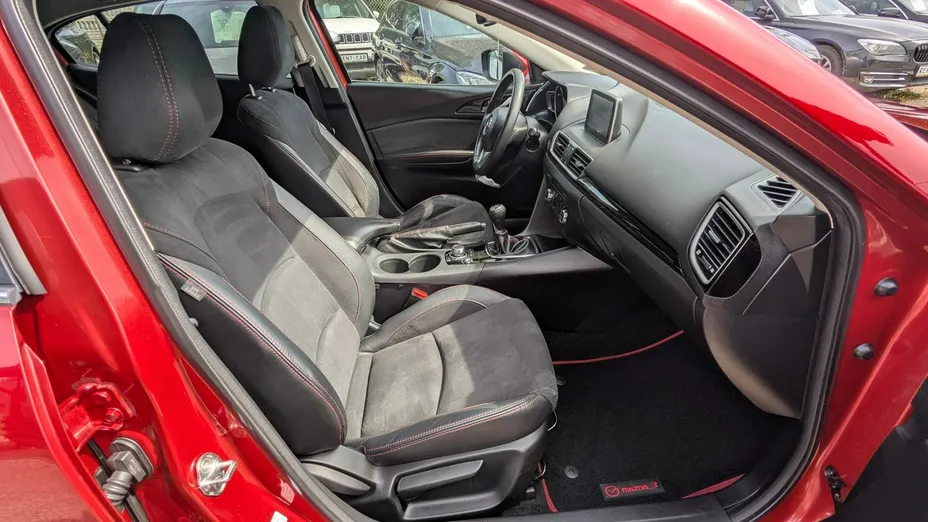 MAZDA 3 -