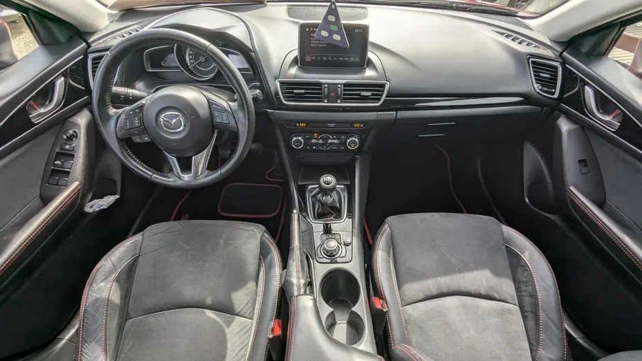 MAZDA 3 -