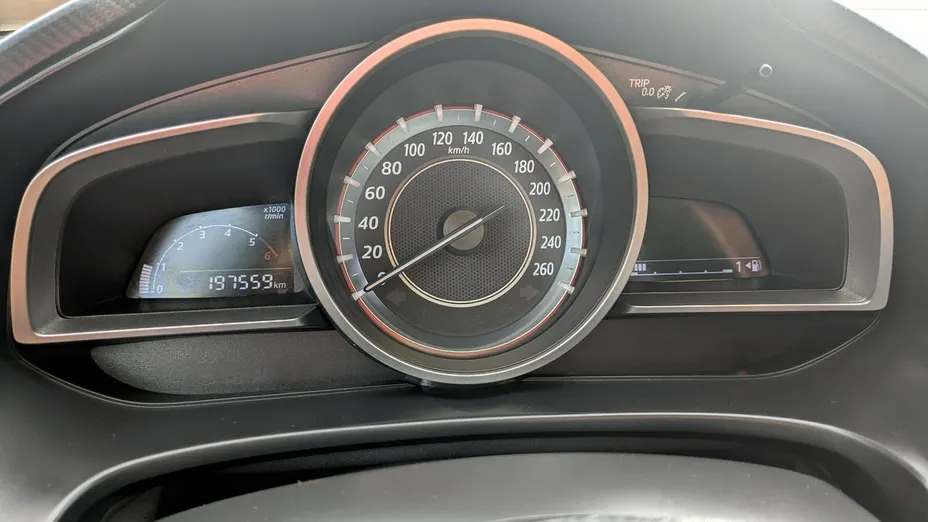 MAZDA 3 -