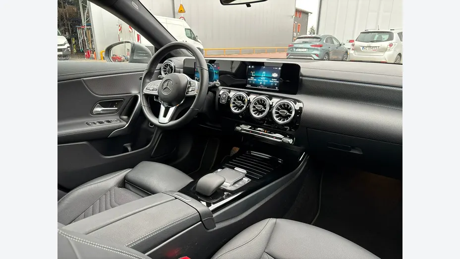 MERCEDES-BENZ CLA -