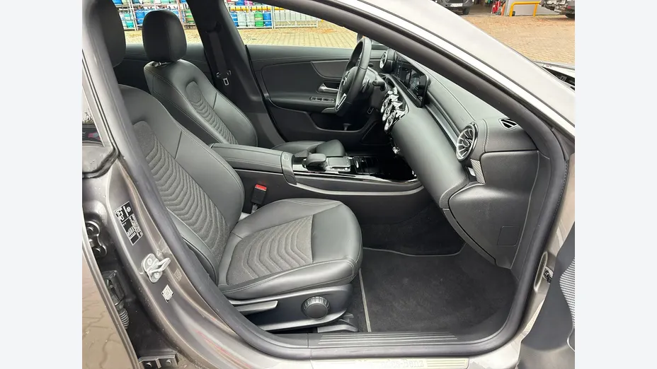 MERCEDES-BENZ CLA -