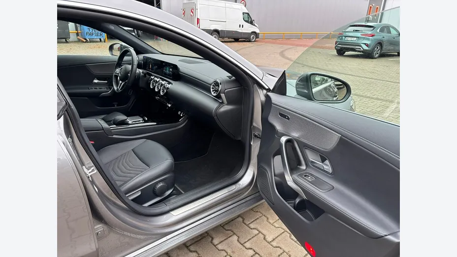 MERCEDES-BENZ CLA -