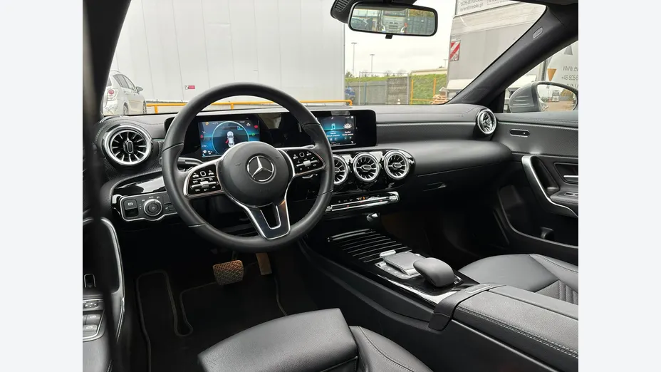 MERCEDES-BENZ CLA -