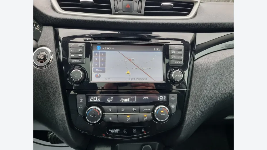 NISSAN Qashqai -