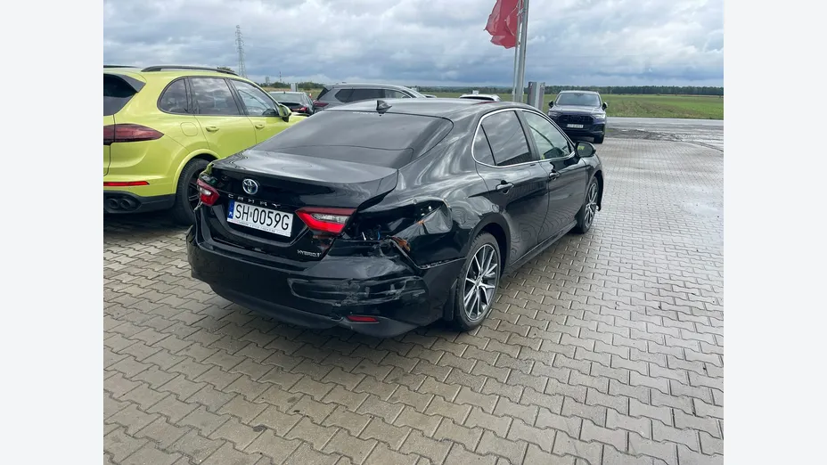 TOYOTA Camry -