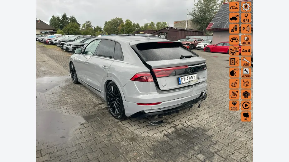 AUDI Q8 -