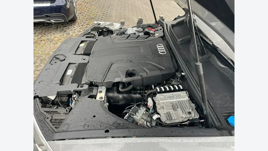 AUDI Q8 -