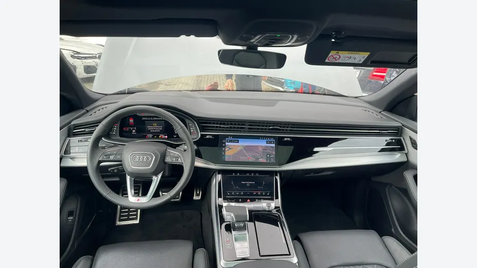 AUDI Q8 -