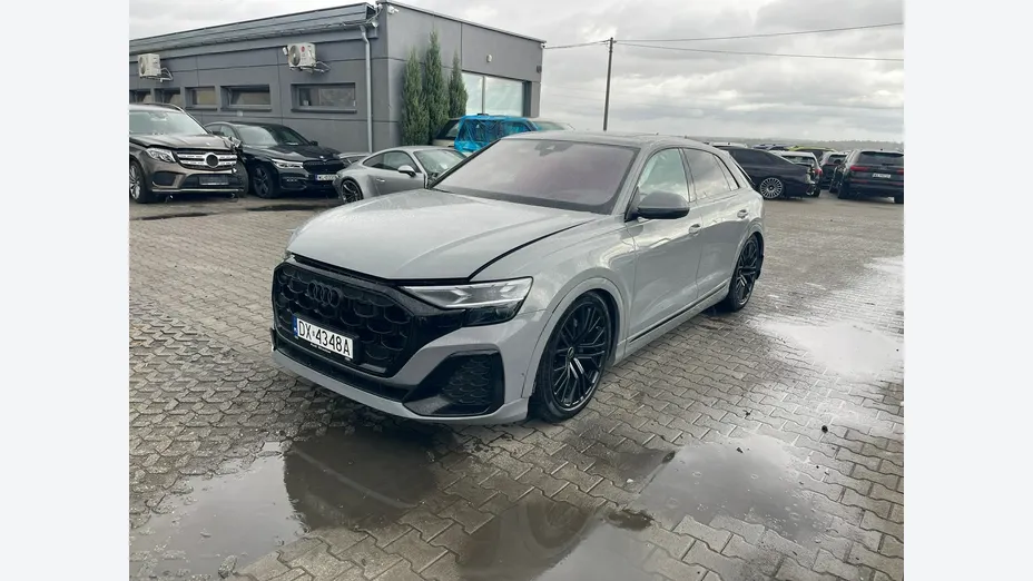 AUDI Q8 -
